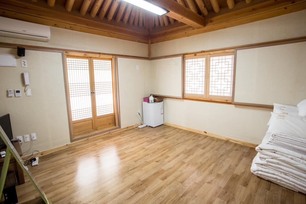 Jiwoo Dang Hotel Jeonju Bagian luar foto