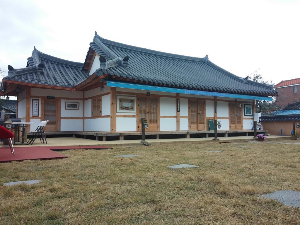 Jiwoo Dang Hotel Jeonju Bagian luar foto