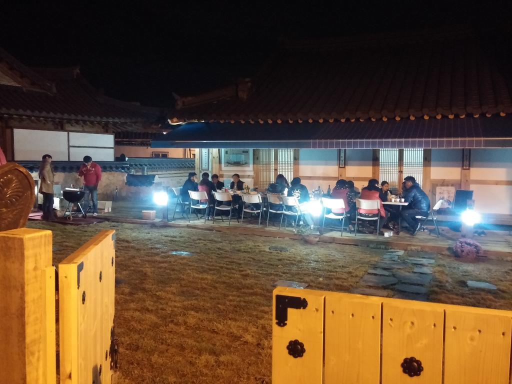Jiwoo Dang Hotel Jeonju Bagian luar foto