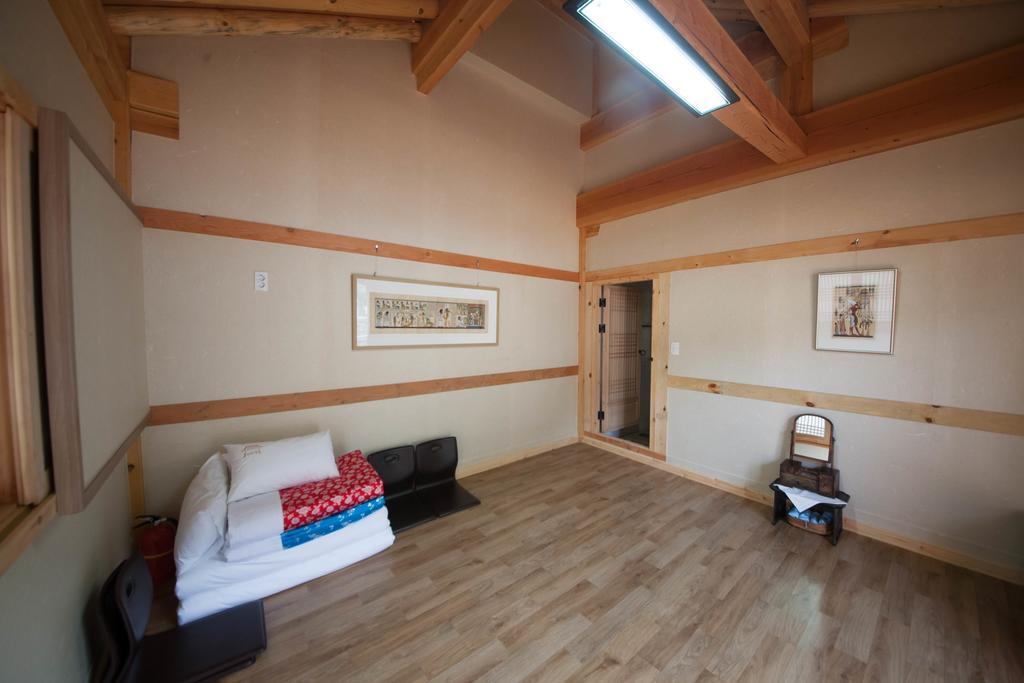 Jiwoo Dang Hotel Jeonju Bagian luar foto