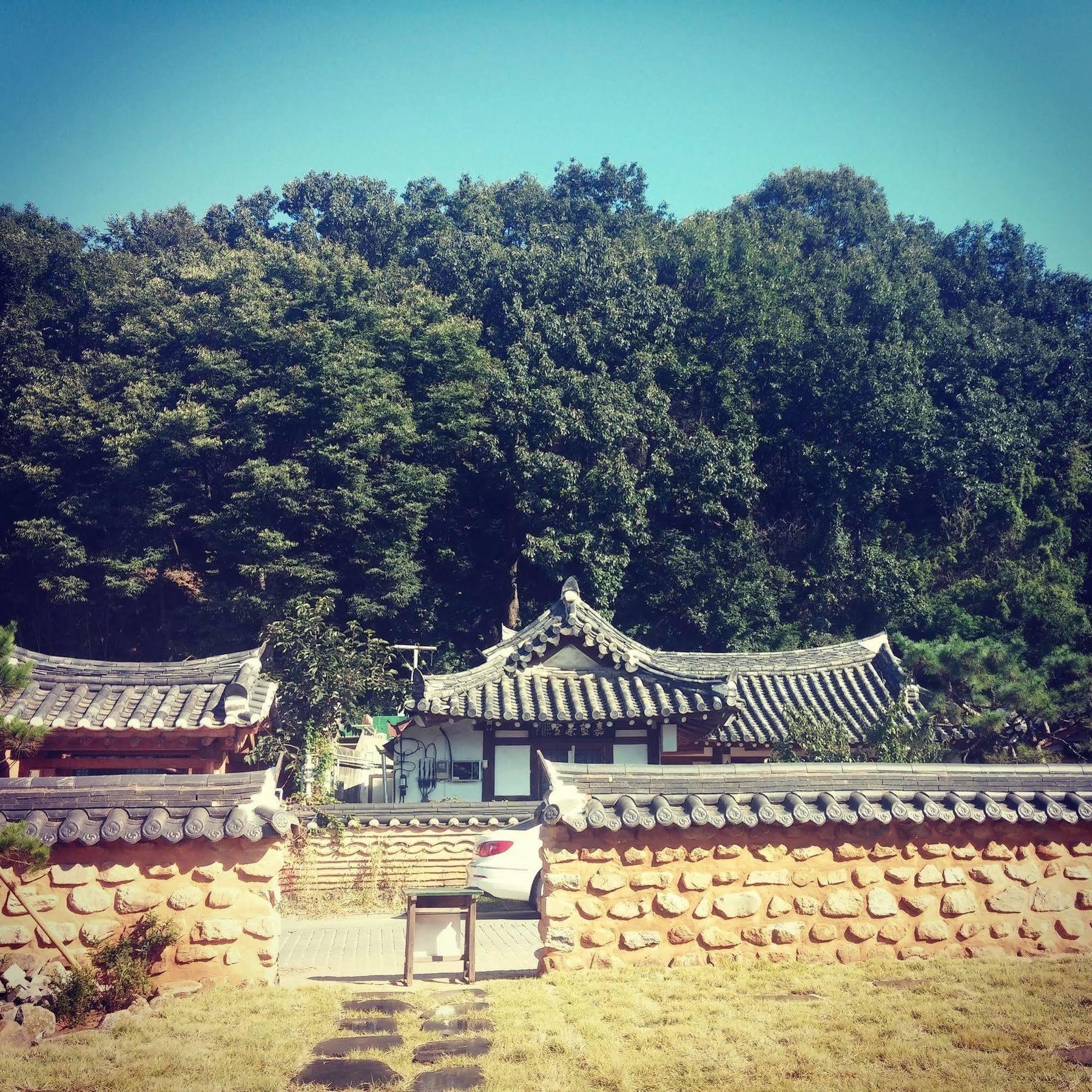 Jiwoo Dang Hotel Jeonju Bagian luar foto
