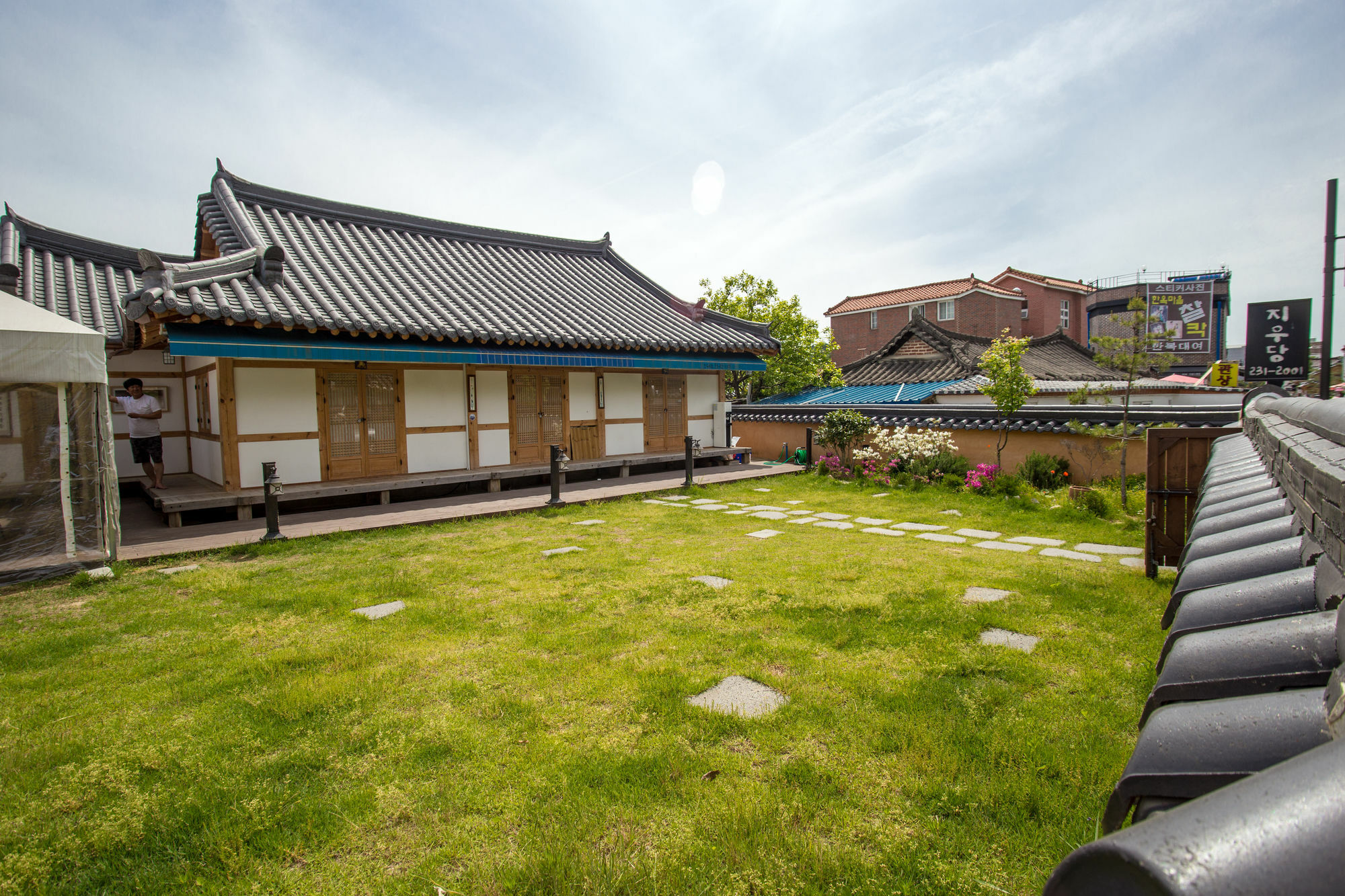 Jiwoo Dang Hotel Jeonju Bagian luar foto