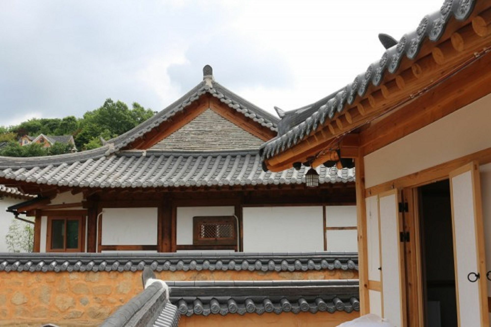 Jiwoo Dang Hotel Jeonju Bagian luar foto